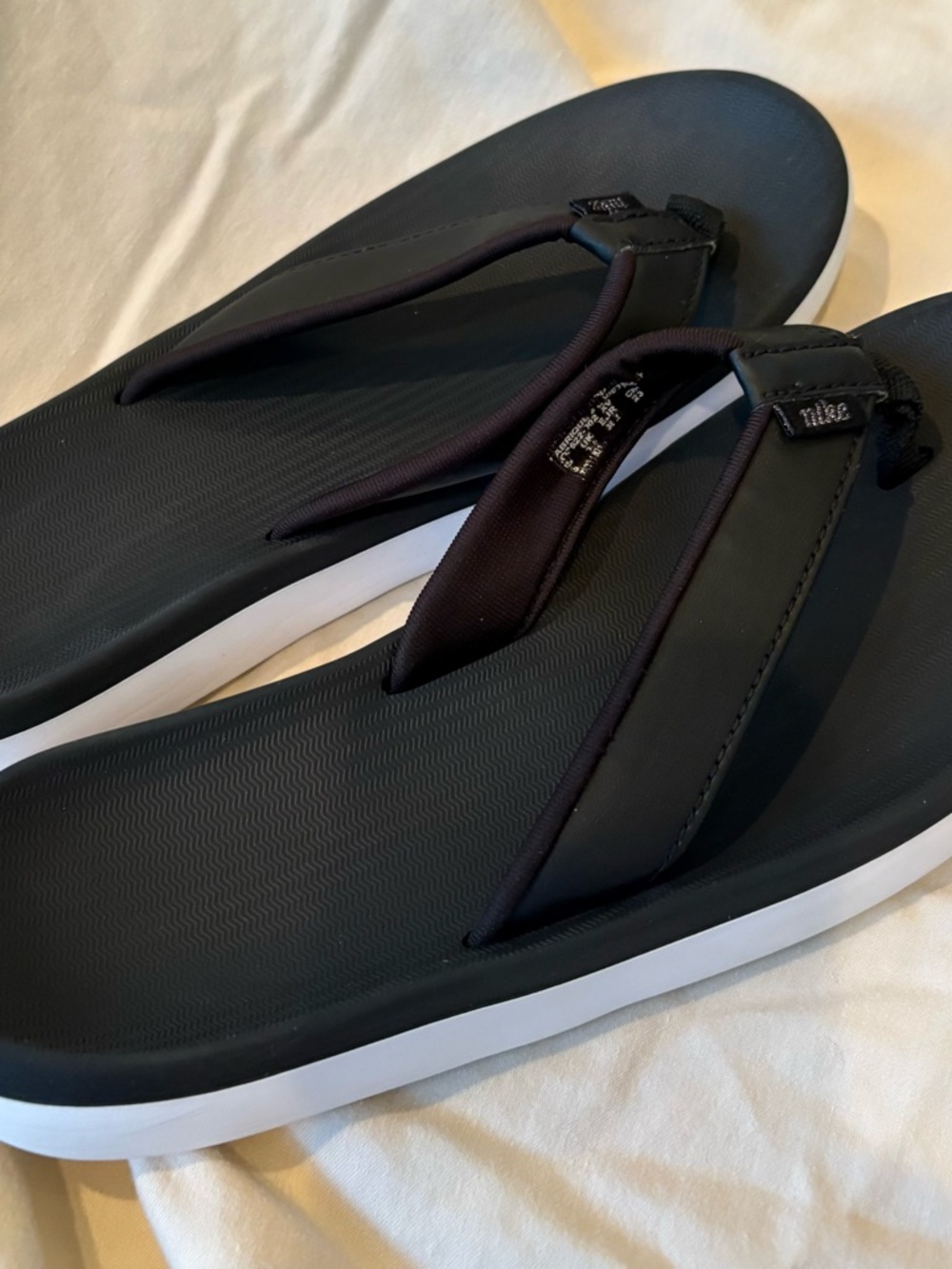 Nike Black and White Women's Flip Flop Sandals - Picture 4 of 10